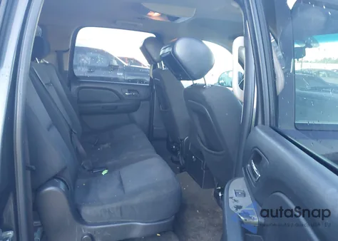 2010 Chevrolet Suburban 1500 Ls z USA, uszkodzony, nr VIN 1GNUCHE09AR161953